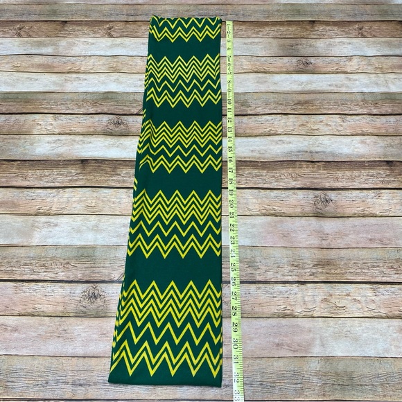 Green Bay Packer Infinity Scarf & Mittens - Picture 3 of 4